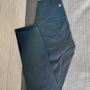 Lululemon Wunder Under Crop 23" size 4  Navy blue